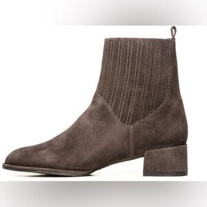 Stuart Weitzman Slash Ankle Boots Taupe Suede | Size: 7W